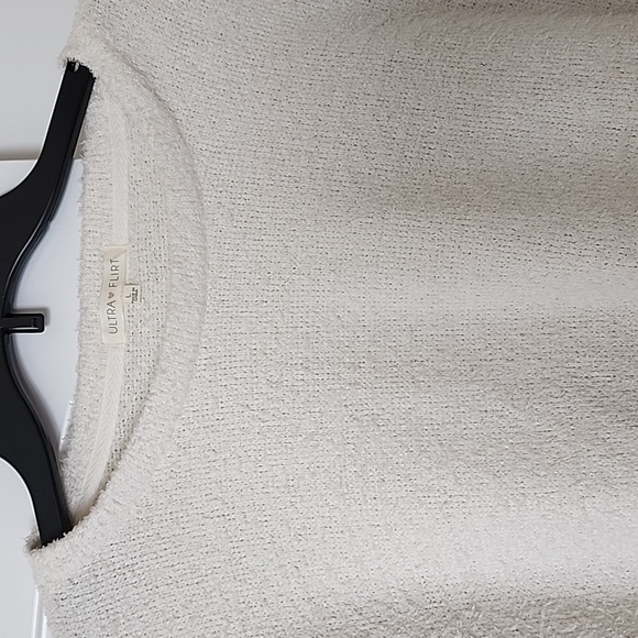 Ultra Flirt Bubble Sleeve Cropped Sweater - Picture 2 of 2